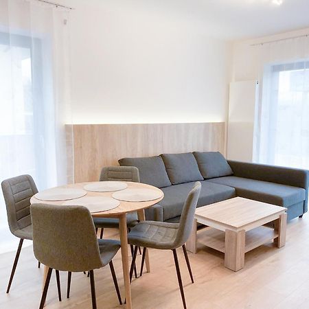 Riverfront Apartment Besenova Bagian luar foto