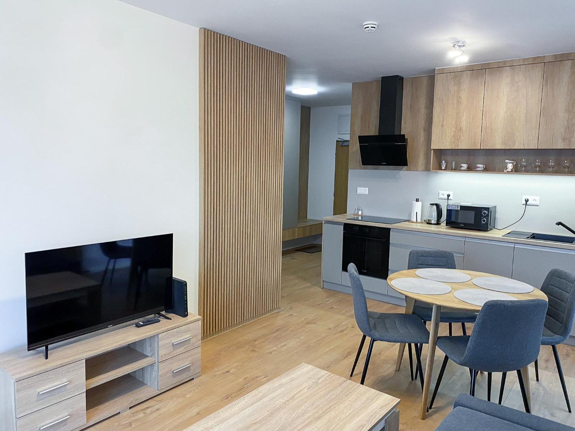 Riverfront Apartment Besenova Bagian luar foto